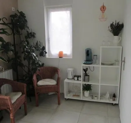 Habitación en casa particular 20m2 Avec Salle De Bain Privee Dans Maison En Bois *