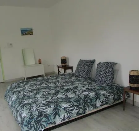 Habitación en casa particular 20m2 Avec Salle De Bain Privee Dans Maison En Bois *